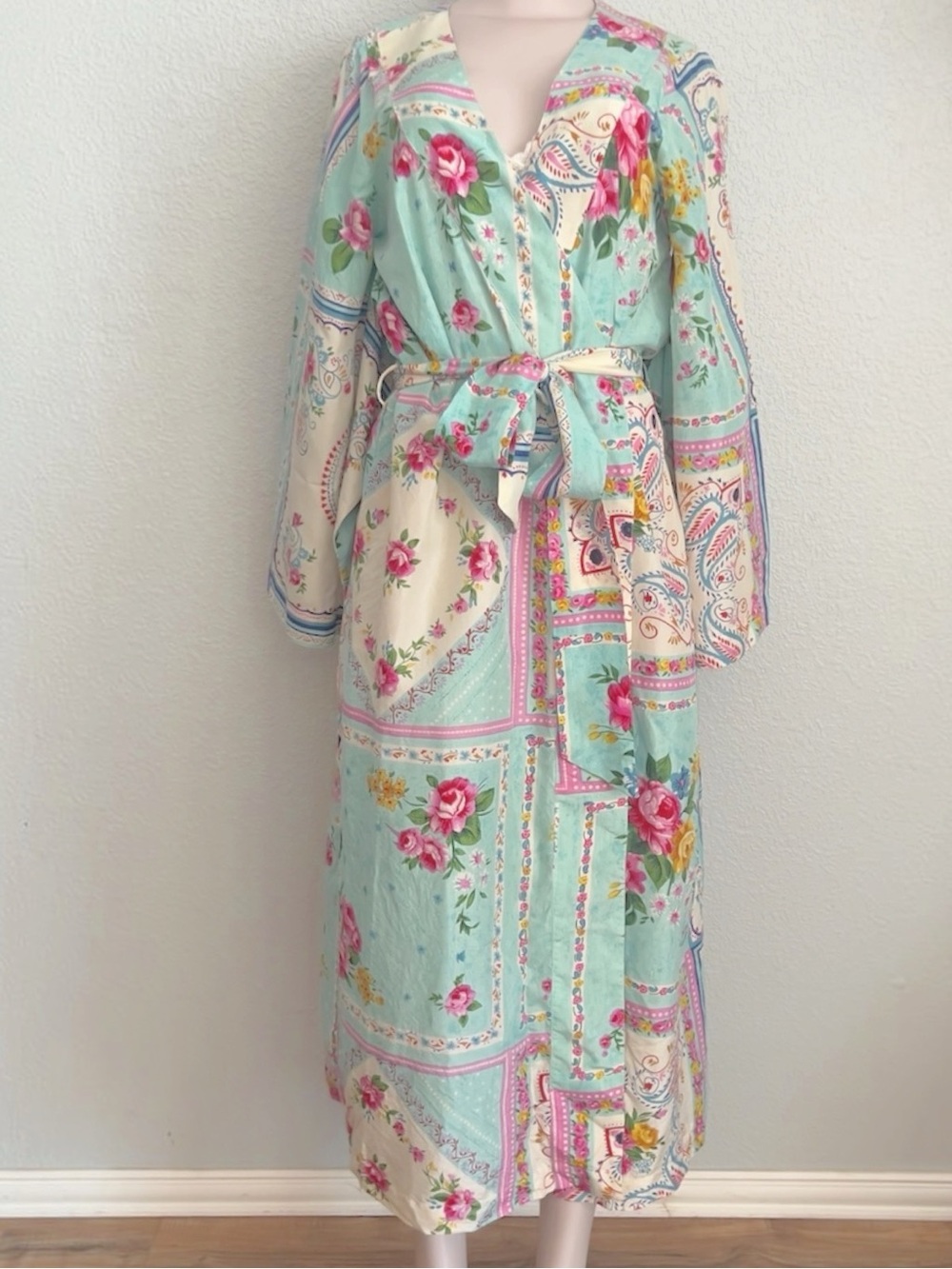 Sophie Golightly 100/% Silk Patchwork Floral Kimono Boho Bridal Festival Beach M - Picture 1 of 8